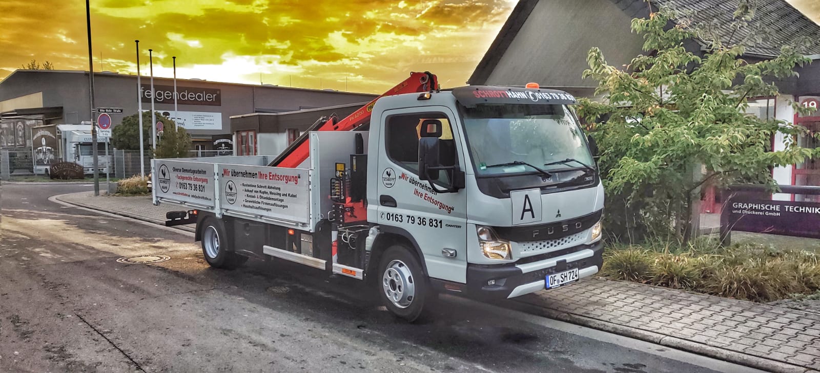 SCHROTTHAHN-Lkw mit Ladekran für Schrottabholungen